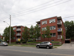 1315 Bayview Ave in Toronto, ON - Building Photo - Building Photo