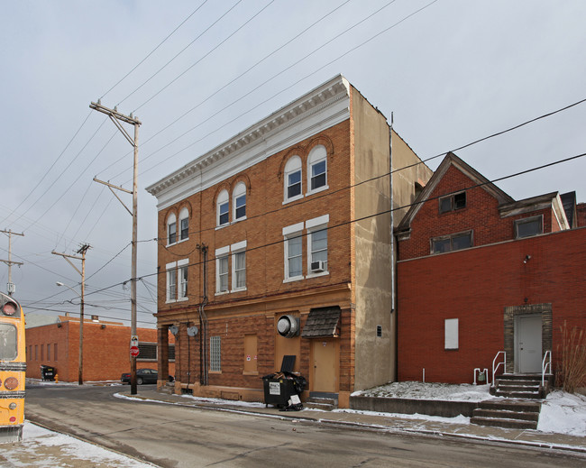 601 Allegheny Ave in Glassport, PA - Foto de edificio - Building Photo