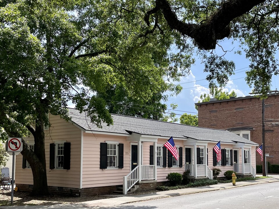 215 W Taylor St, Unit 215 in Savannah, GA - Foto de edificio