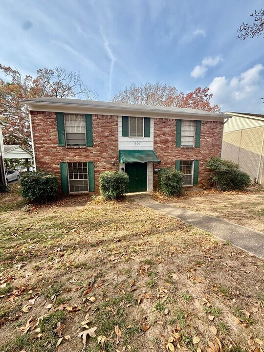 1906 Brownwood Rd in Little Rock, AR - Building Photo