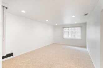 18635 Manhattan Pl in Torrance, CA - Building Photo - Building Photo