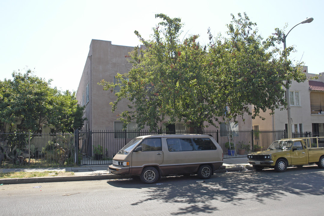 1222 Gordon St in Los Angeles, CA - Building Photo