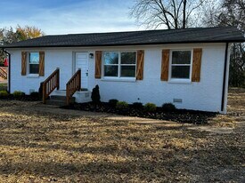 2506 Halls Hill Pike in Murfreesboro, TN - Building Photo