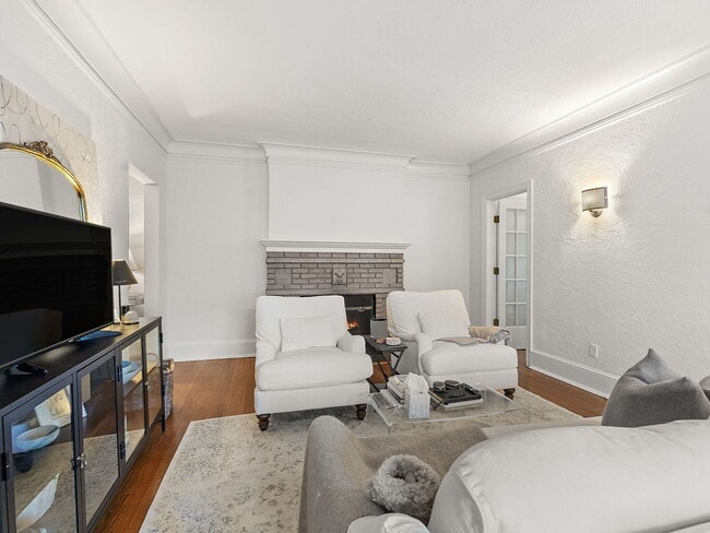 property at 4 Lafayette Ct