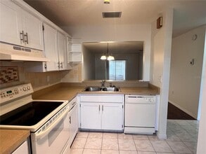 2928 Stillwell Ct in New Port Richey, FL - Building Photo - Building Photo