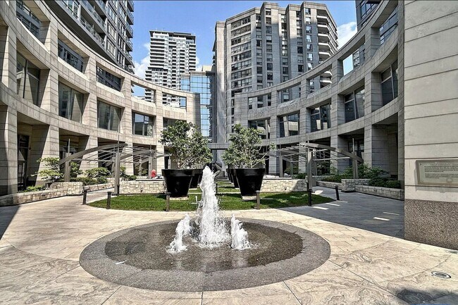 2181 Yonge St in Toronto, ON - Building Photo - Building Photo