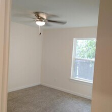 928 E Cameron Ave in Rockdale, TX - Building Photo - Building Photo