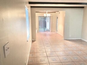 813 NE 22nd Dr in Wilton Manors, FL - Building Photo - Building Photo