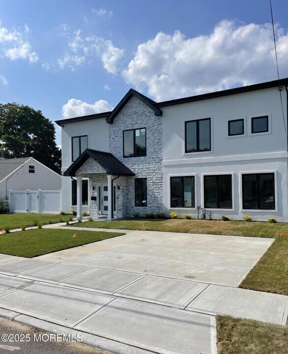 297 Lockwood Ave in Long Branch, NJ - Building Photo