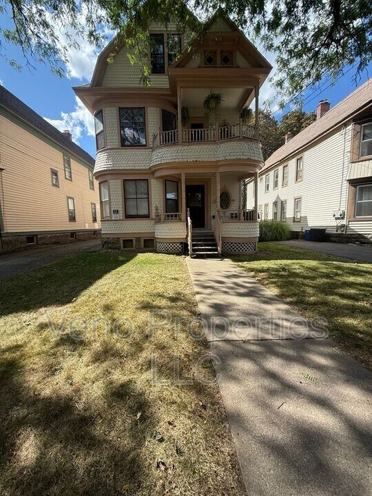 1075 Park Ave in Schenectady, NY - Building Photo