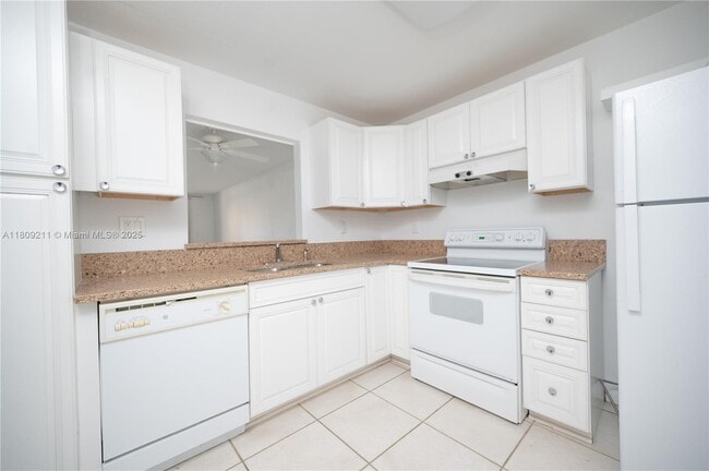 404 NW 68th Ave in Plantation, FL - Building Photo - Building Photo