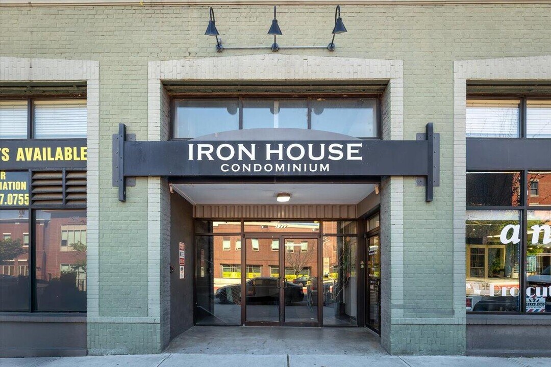 1333 W Broad St in Richmond, VA - Building Photo