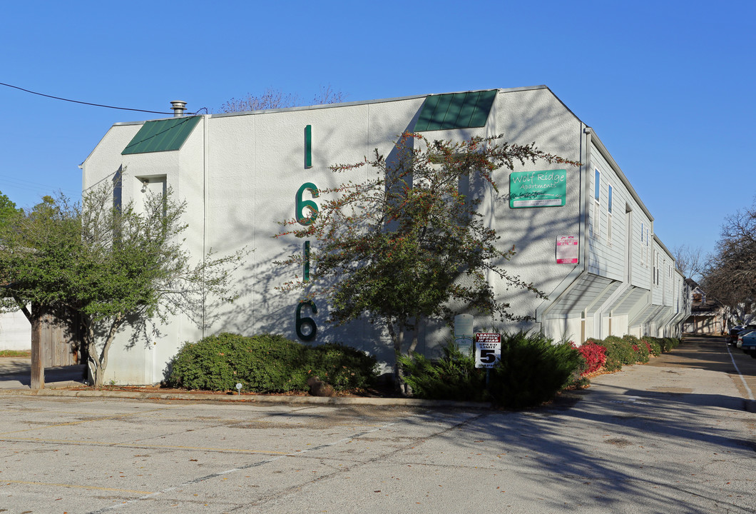 Wolf Ridge Apartments in Denton, TX - Foto de edificio