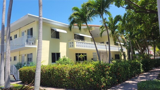 655 Meridian Ave in Miami Beach, FL - Building Photo - Building Photo