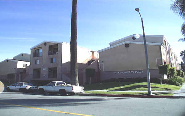 1414 S Gramercy Pl in Los Angeles, CA - Foto de edificio - Building Photo