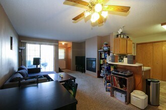 1946 Glenfield Ct in Eagan, MN - Building Photo - Building Photo