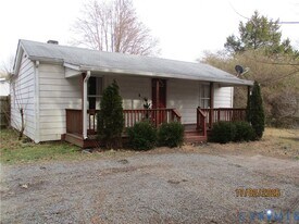13068 Cedar Ln in Ashland, VA - Building Photo