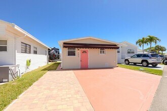 122 Nettles Blvd, Unit 419 in Jensen Beach, FL - Building Photo - Building Photo
