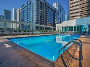 340 E Ohio St in Chicago, IL - Building Photo - Building Photo