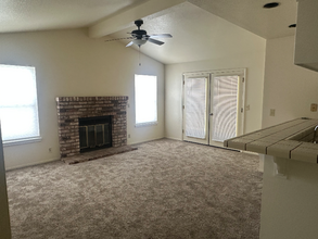 1035 Cordelia Ct in Chico, CA - Foto de edificio - Building Photo