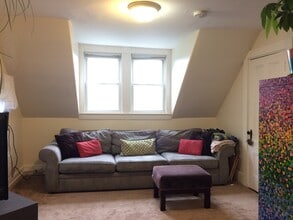 39 Holly St, Unit Apt 3 in Portland, ME - Building Photo - Building Photo