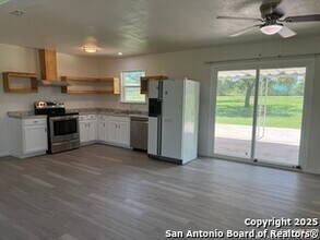 74 McCoy Ln in Lytle, TX - Building Photo - Building Photo
