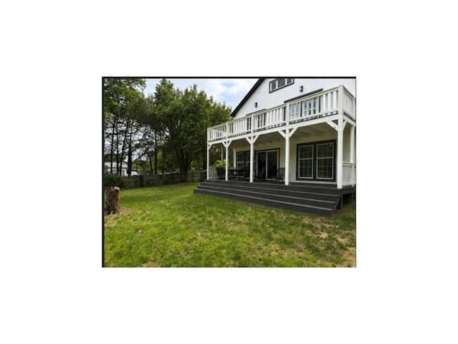 property at 1121 E Texas St