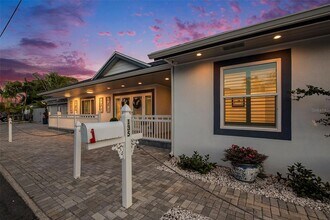 135 93rd Ave in Treasure Island, FL - Foto de edificio - Building Photo