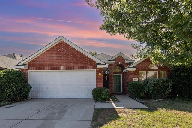 3674 Crowberry Way in Euless, TX - Building Photo