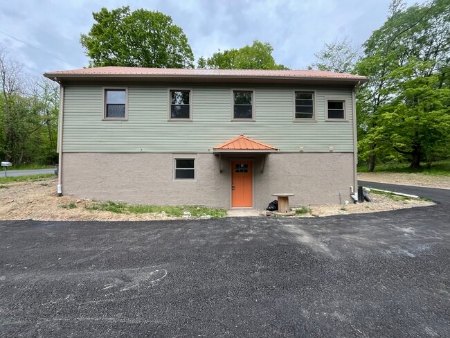 1100 Valley Club Rd in Irwin, PA - Building Photo - Building Photo