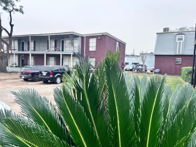 2300 Red Bluff Rd in Pasadena, TX - Building Photo - Building Photo