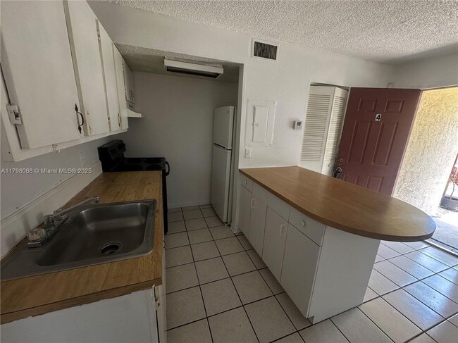 2078 NW 43 Terrace in Lauderhill, FL - Building Photo - Building Photo