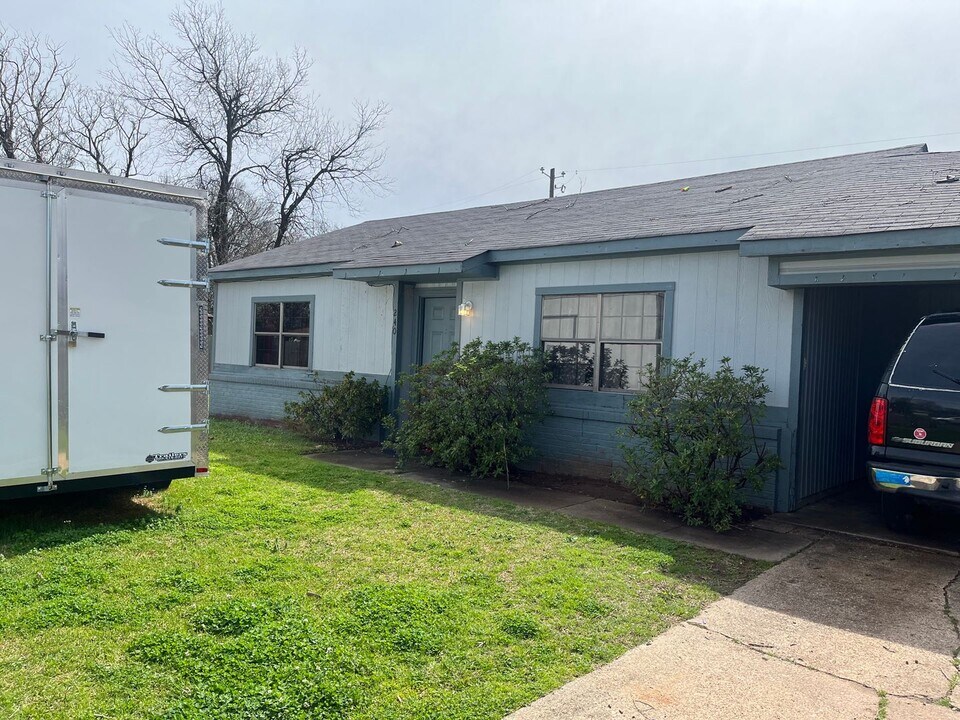 240 Lincoln Dr in Bossier City, LA - Foto de edificio