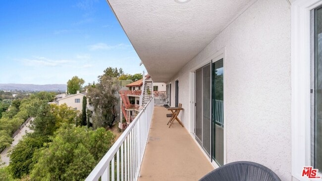 5035 Escobedo Dr in Los Angeles, CA - Building Photo - Building Photo