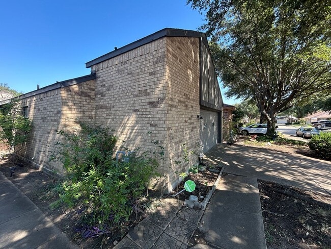 2615 Zodiac Dr in Garland, TX - Building Photo - Building Photo