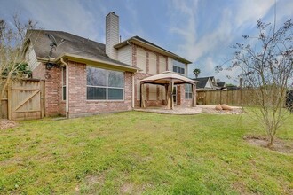 2011 Spreading Bough Ln in Richmond, TX - Foto de edificio - Building Photo