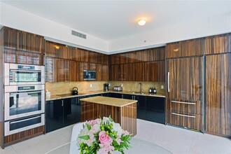 50 S Pointe Dr, Unit 805 in Miami Beach, FL - Building Photo - Building Photo