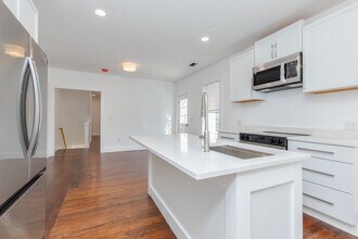 10 Stark St, Unit 10-2 in Nashua, NH - Foto de edificio - Building Photo