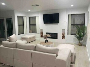 3004 Ocean View Dr in Las Vegas, NV - Building Photo - Building Photo