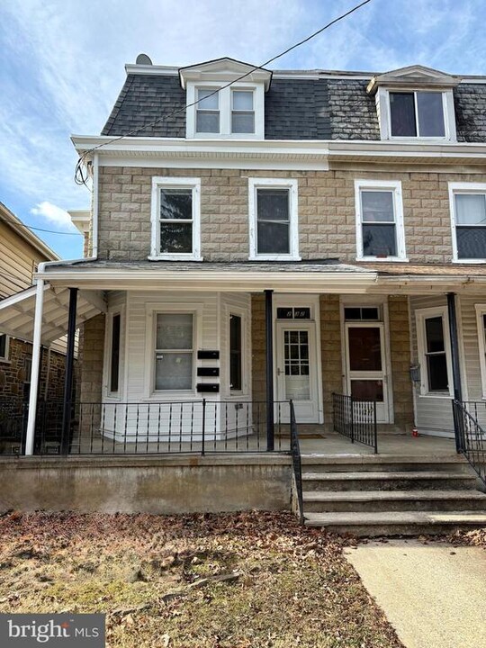 232 Center St in Kennett Square, PA - Foto de edificio