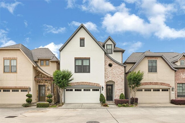 property at 1531 Woodbend Park S