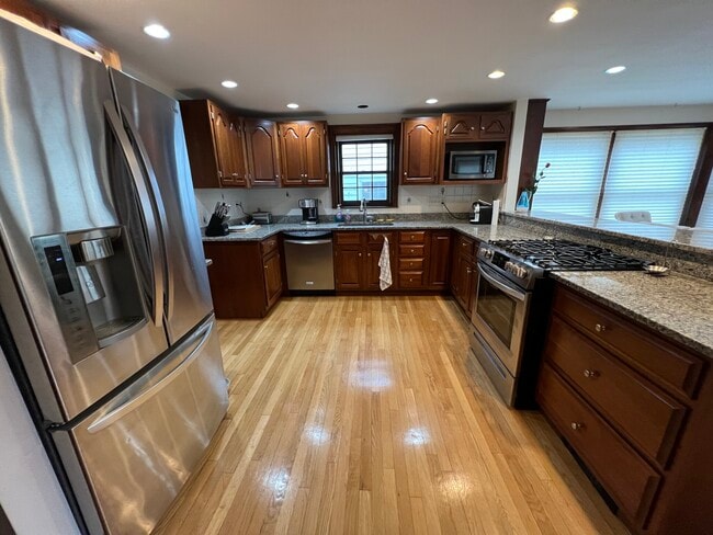 33 Clearwater Rd in Chestnut Hill, MA - Building Photo - Building Photo