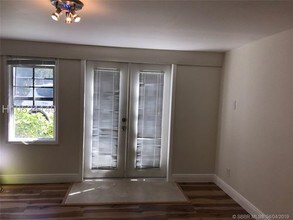 509 SW 8th St-Unit -2B in Fort Lauderdale, FL - Foto de edificio - Building Photo