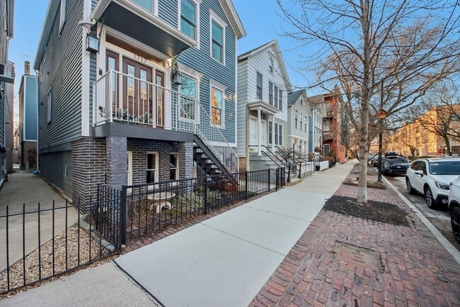 property at 1717 N Hudson Ave