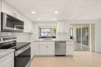 7751 Cherrytree Ln in New Port Richey, FL - Building Photo - Building Photo