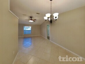 1374 Godfrey Ave in Spring Hill, FL - Foto de edificio - Building Photo