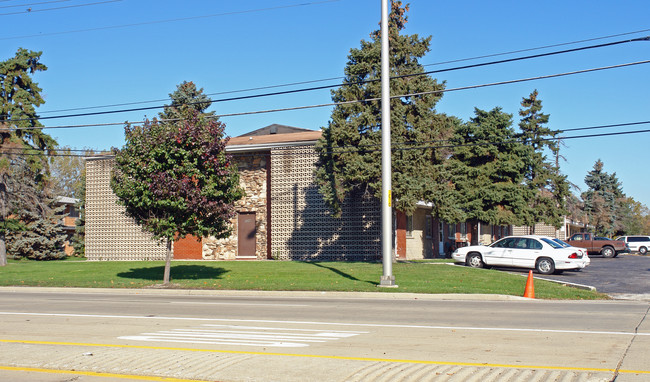 8244 W 87th St in Hickory Hills, IL - Building Photo - Building Photo