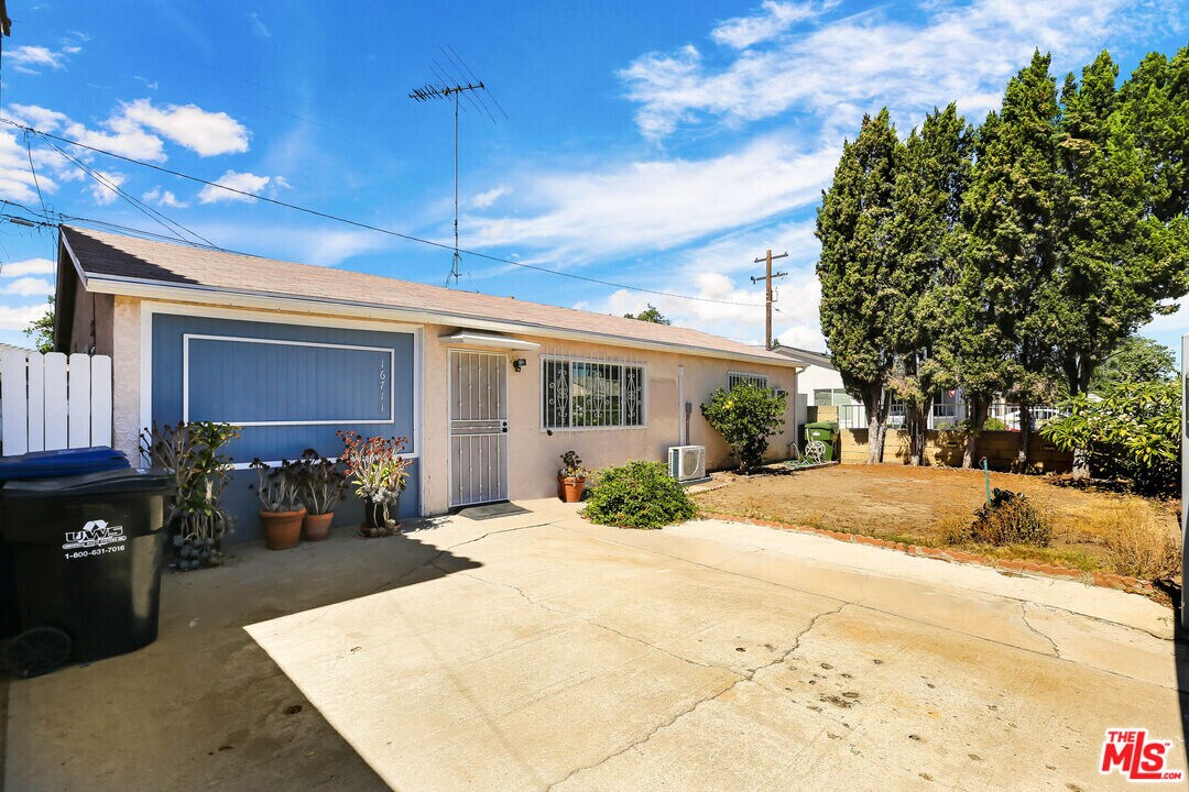 16711 Mapes Ave in Artesia, CA - Building Photo
