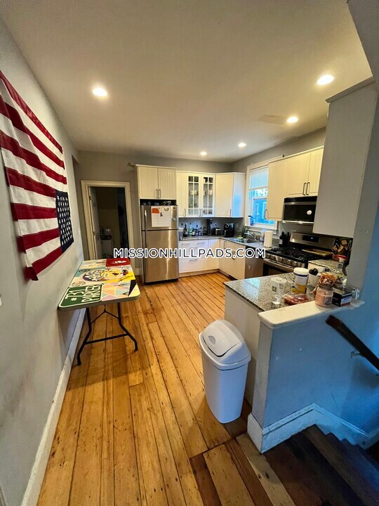 731 Parker St, Unit 1 in Boston, MA - Building Photo