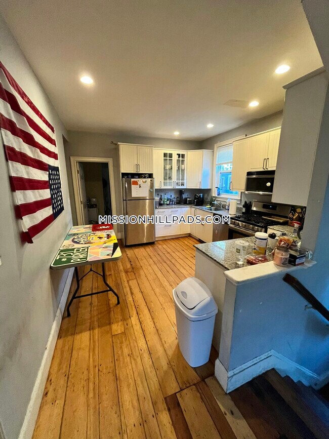 731 Parker St, Unit 1